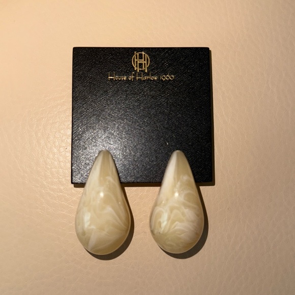 House of Harlow 1960 Cream‎ Teardrop Earrings - Picture 8 of 12